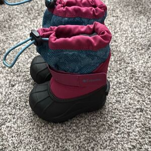Columbia toddler snow boots size 5
